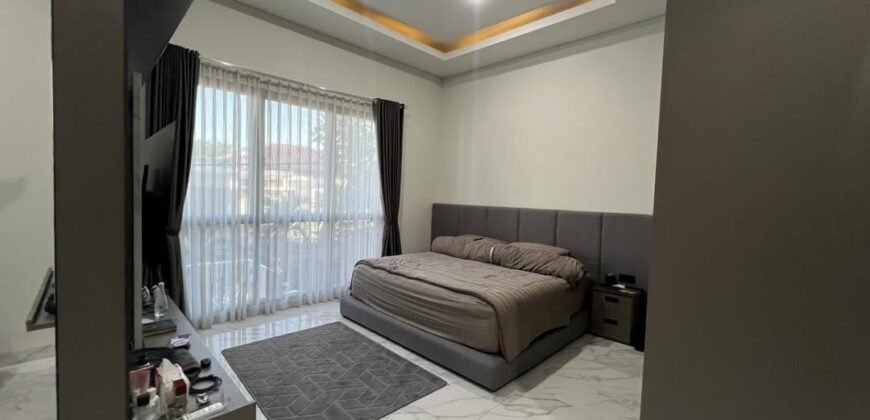 DIJUAL RUMAH DENGAN KOLAM RENANG DI TURANGGA