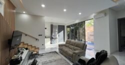 DIJUAL RUMAH DENGAN KOLAM RENANG DI TURANGGA