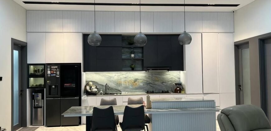 DIJUAL RUMAH DENGAN KOLAM RENANG DI TURANGGA