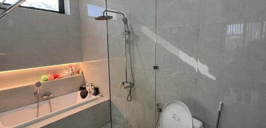 DIJUAL RUMAH DENGAN KOLAM RENANG DI TURANGGA