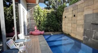 DIJUAL RUMAH DENGAN KOLAM RENANG DI TURANGGA