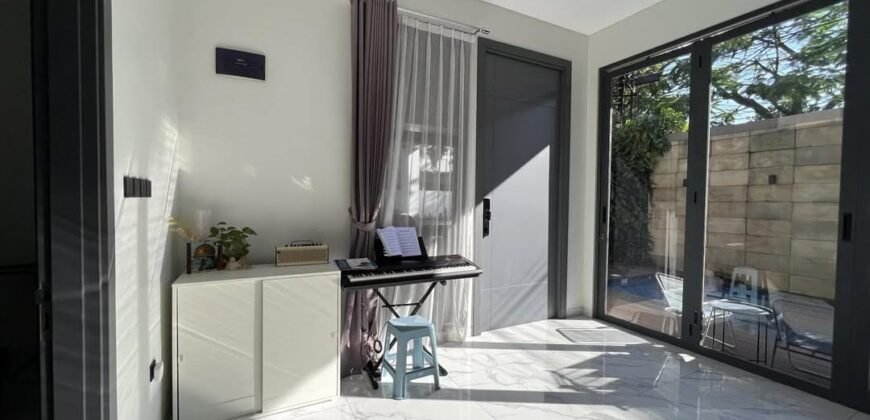 DIJUAL RUMAH DENGAN KOLAM RENANG DI TURANGGA