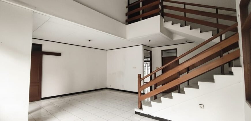 DISEWAKAN RUMAH COCOK DIJADIKAN KANTOR/TEMPAT TINGGAL DI KOPO MELATI