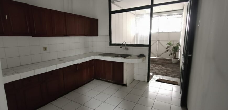 DISEWAKAN RUMAH COCOK DIJADIKAN KANTOR/TEMPAT TINGGAL DI KOPO MELATI