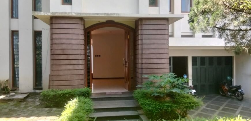 DIJUAL RUMAH MEWAH DI SETRADUTA – BANDUNG