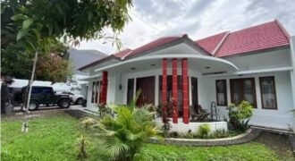 DIJUAL RUMAH DENGAN KOLAM RENANG DI JALAN WINDU BANDUNG