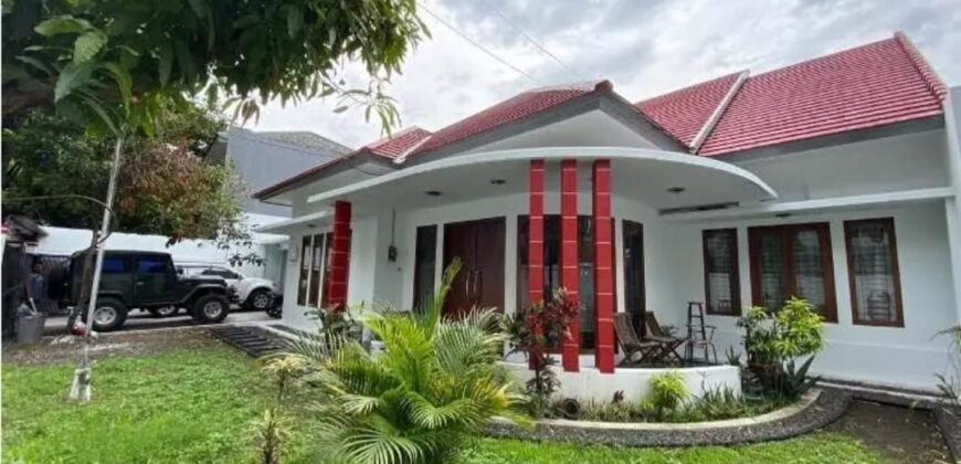 DIJUAL RUMAH DENGAN KOLAM RENANG DI JALAN WINDU BANDUNG