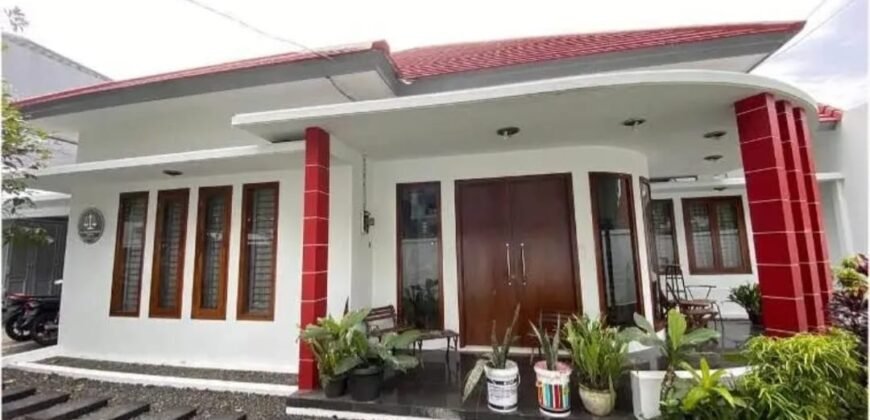 DIJUAL RUMAH DENGAN KOLAM RENANG DI JALAN WINDU BANDUNG