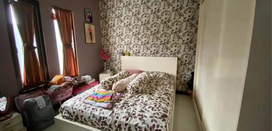DIJUAL RUMAH DENGAN KOLAM RENANG DI JALAN WINDU BANDUNG